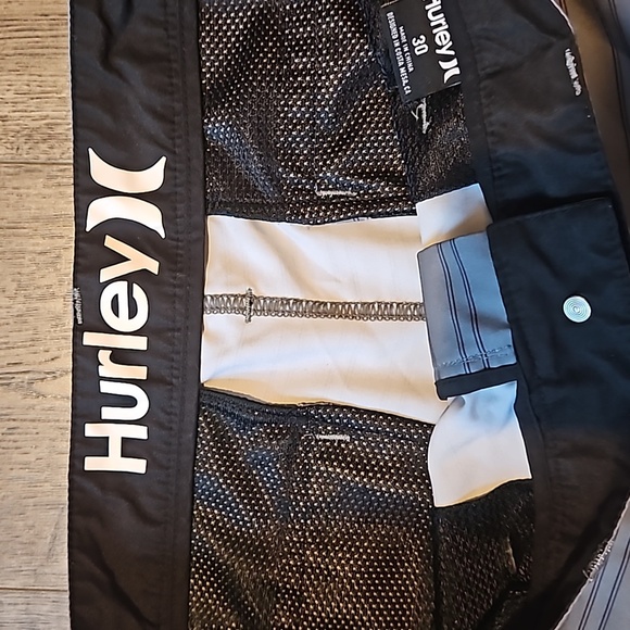Hurley Men's Grey Striped Size 30 Shorts - Picture 3 of 5